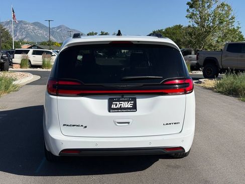 Used 2026 Chrysler Pacifica Limited w/ S Appearance Package FWD image 11