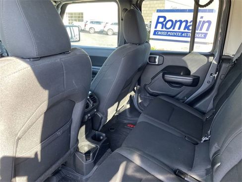 Used 2021 Jeep Gladiator Willys image 14