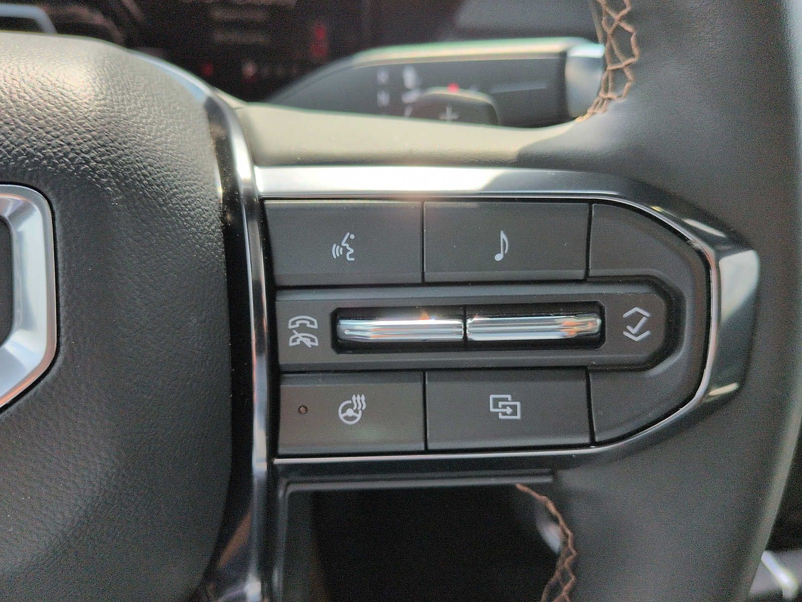 Used 2026 GMC Acadia AT4 w/ Super Cruise Package AWD/4WD image 19