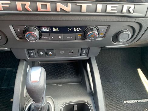 Used 2025 Nissan Frontier SV w/ SV Convenience Package RWD image 19