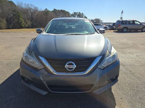 Used 2016 Nissan Altima 2.5 SL w/ 2.5 Technology Package image 2