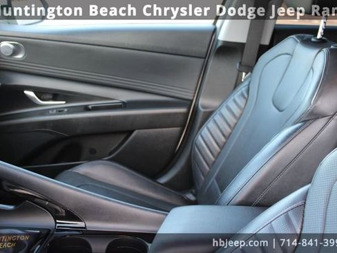 Used 2023 Hyundai Elantra Limited image 30