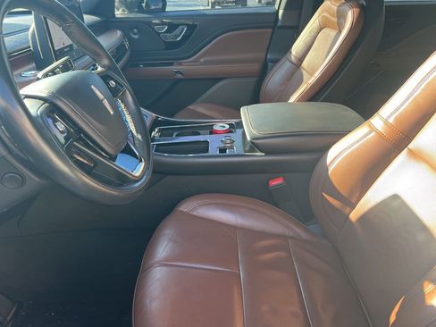 Used 2023 Lincoln Aviator Reserve w/ Equipment Group 201A image 11