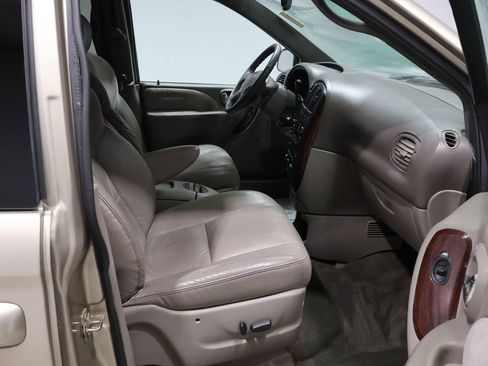 Used 2003 Chrysler Town & Country Limited image 21
