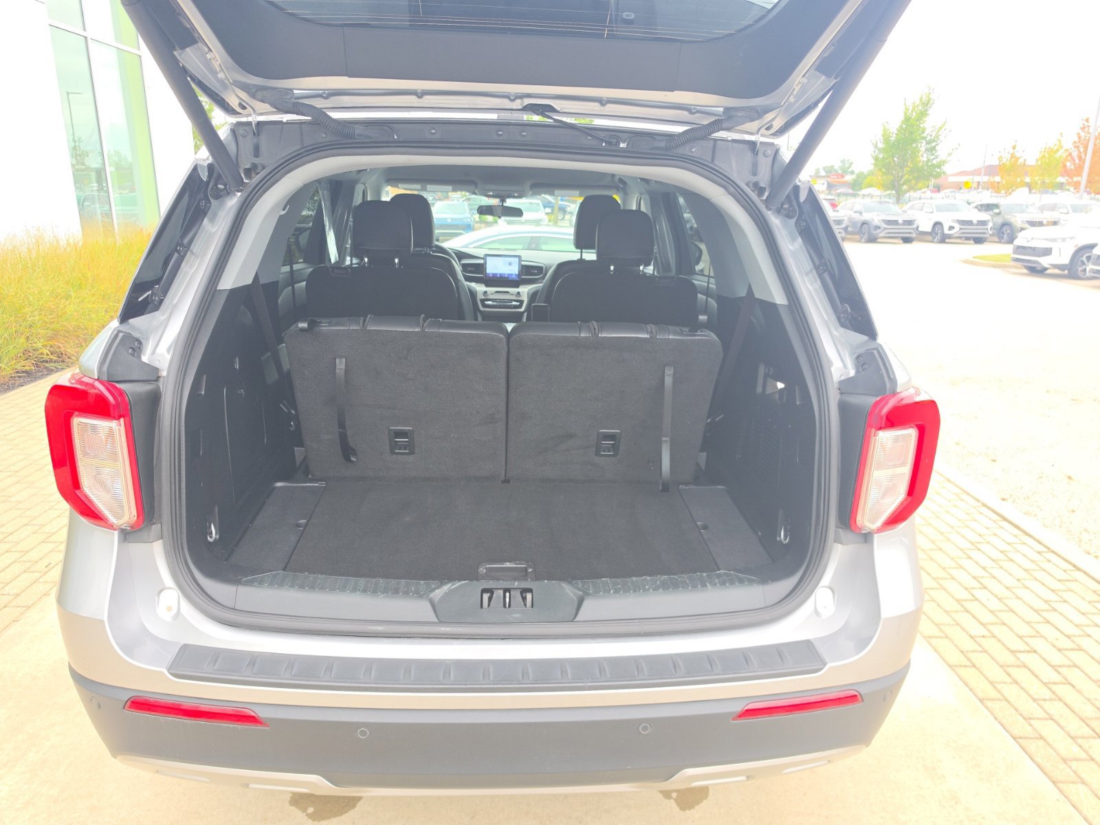 Used 2023 Ford Explorer XLT w/ Equipment Group 202A AWD/4WD image 10