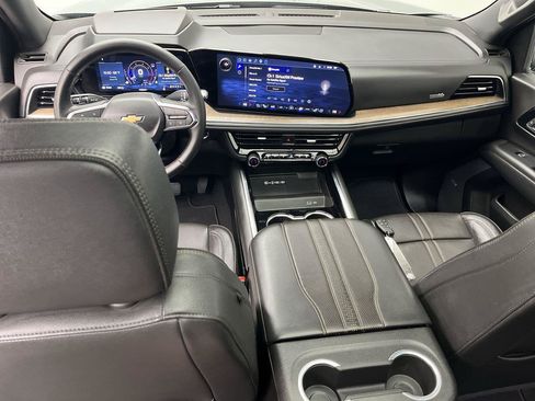 Certified 2025 Chevrolet Suburban High Country w/ Sun And Tow Package AWD/4WD image 18
