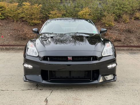 Used 2024 Nissan GT-R Premium w/ Floor Mat Package image 8