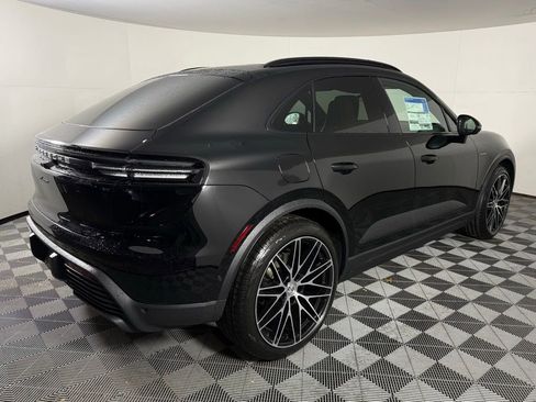 New 2025 Porsche Macan Electric image 7