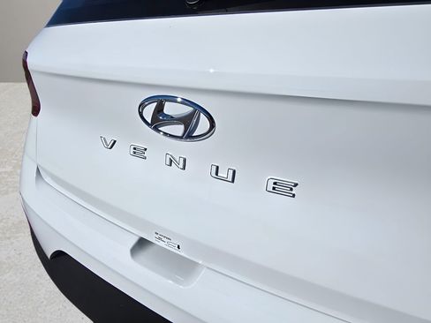New 2026 Hyundai Venue SE image 9