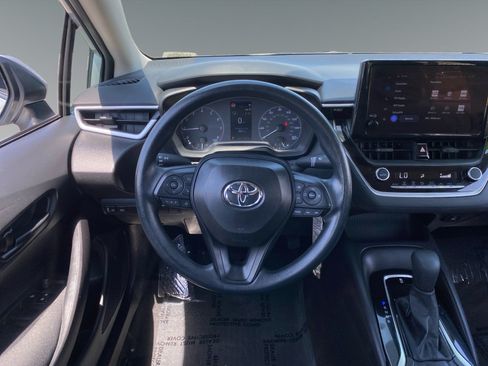 Used 2025 Toyota Corolla LE FWD image 12