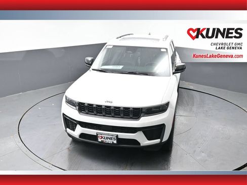 Used 2026 Jeep Grand Cherokee Altitude AWD/4WD image 37