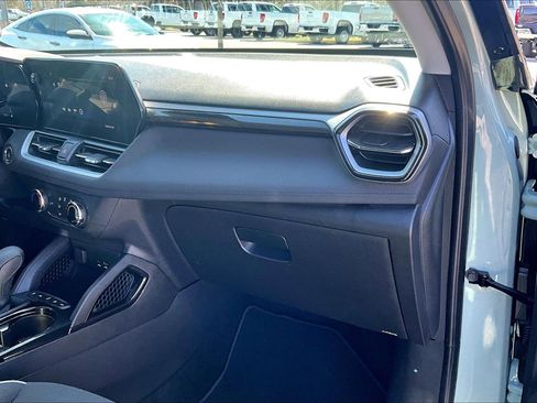 Used 2025 Chevrolet TrailBlazer LS w/ LS Convenience Package image 17
