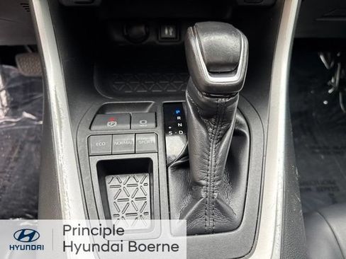 Used 2019 Toyota RAV4 XLE Premium FWD image 17