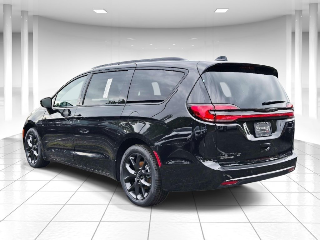 New 2026 Chrysler Pacifica Select w/ S Appearance Package FWD image 5