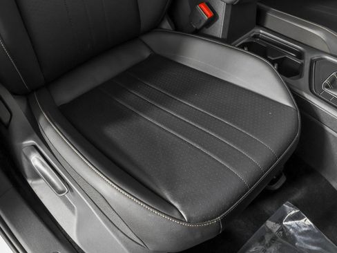 Used 2022 Volkswagen Tiguan SE FWD image 47