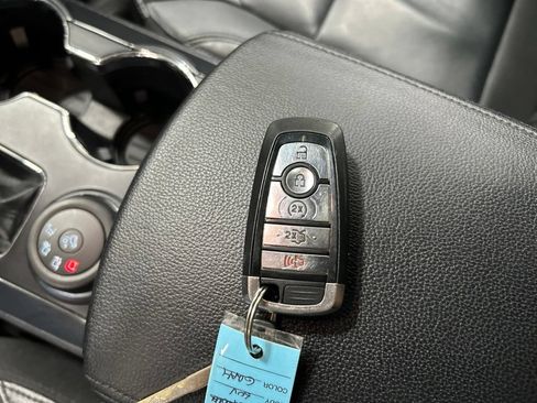 Used 2018 Ford Explorer XLT w/ Equipment Group 202A AWD/4WD image 23