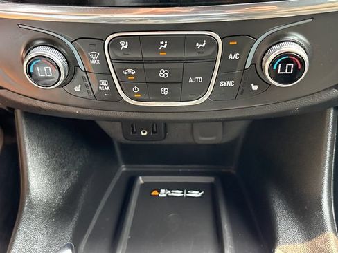Certified 2023 Chevrolet Traverse LT w/ Rear Camera Mirror Package AWD/4WD image 35