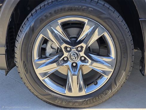 Used 2017 Toyota Highlander Limited Platinum image 9