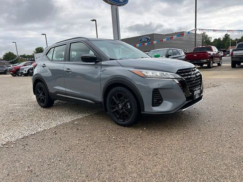 Used 2024 Nissan Kicks SR w/ SR Premium Package FWD image 1