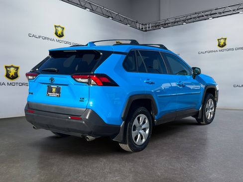 Used 2021 Toyota RAV4 LE image 5