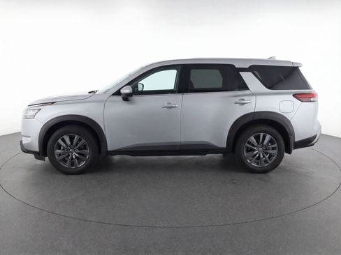 Used 2024 Nissan Pathfinder S FWD image 5