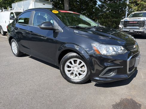 Used 2018 Chevrolet Sonic LT FWD image 2