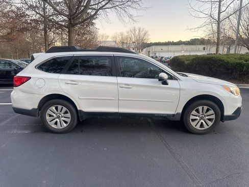 Used 2017 Subaru Outback 2.5i Premium image 17