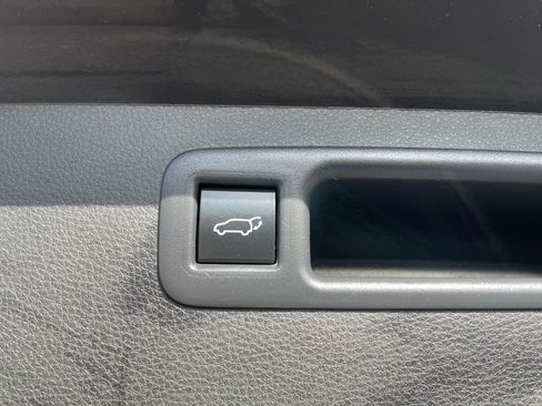 Used 2023 Toyota Highlander XLE AWD/4WD image 15