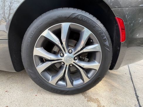 Used 2017 Chrysler Pacifica Limited w/ UConnect Theater Package image 39