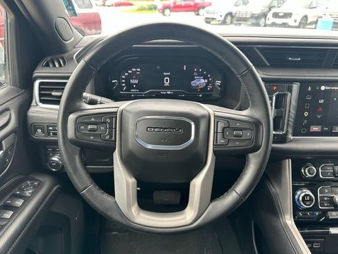Used 2024 GMC Yukon XL Denali AWD/4WD image 19