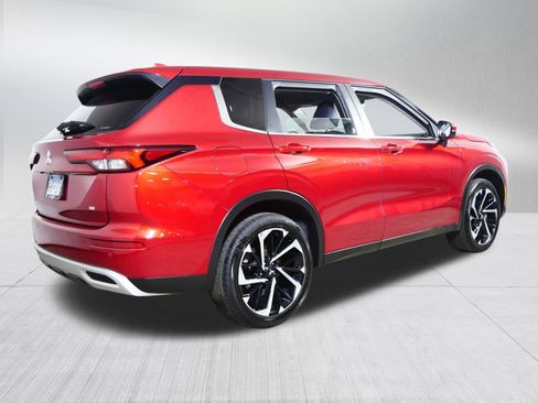 Used 2023 Mitsubishi Outlander SE image 7