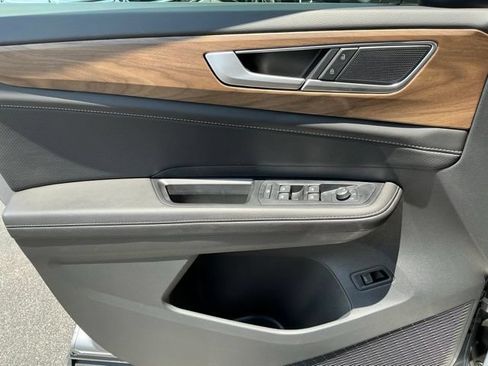 Certified 2025 Volkswagen Atlas SE AWD/4WD image 12
