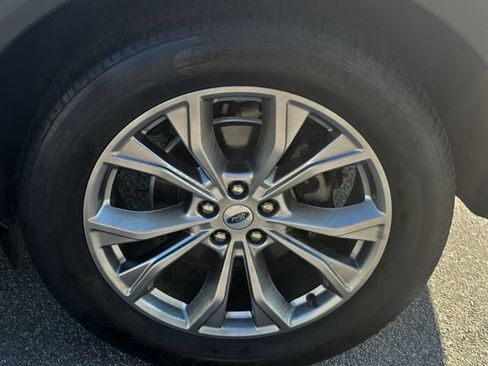 Used 2023 Ford Explorer Limited w/ Equipment Group 301A RWD image 35