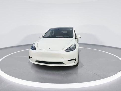 Used 2022 Tesla Model Y Long Range image 3