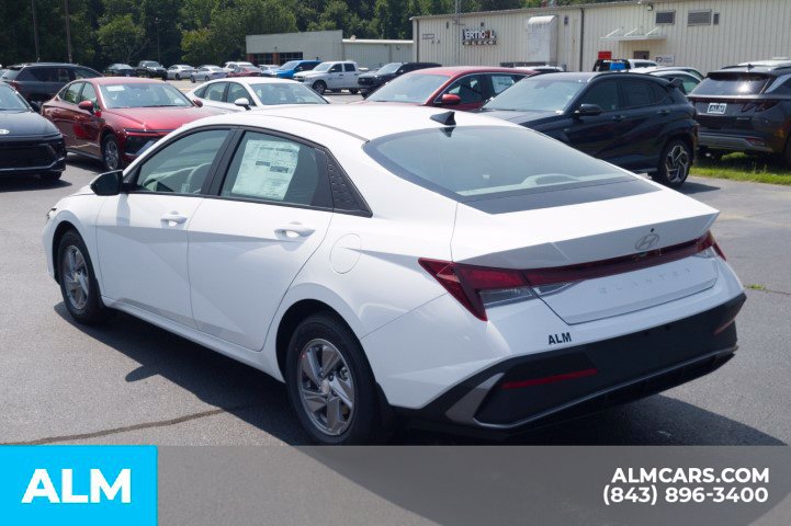 Used 2026 Hyundai Elantra SE FWD image 8