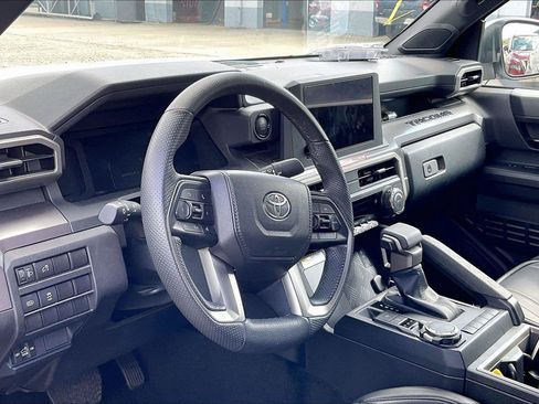 Used 2024 Toyota Tacoma SR5 w/ SR5 Upgrade Package AWD/4WD image 8