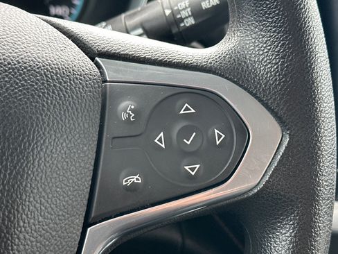 Used 2021 Chevrolet Traverse LS FWD image 11