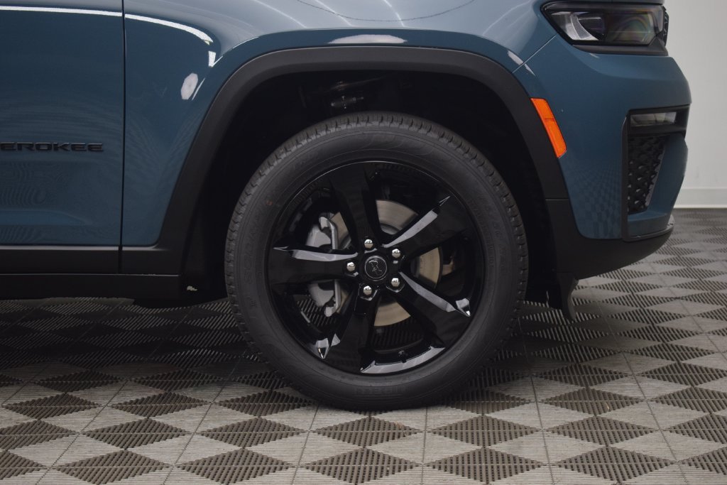 New 2027 Jeep Grand Cherokee Limited AWD/4WD image 6