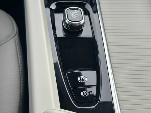 Used 2025 Volvo XC60 B5 Plus w/ Protection Package Premier image 31