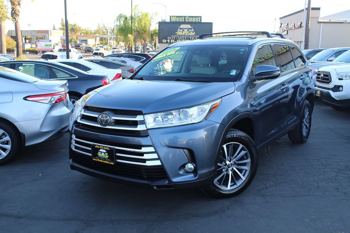 Used 2018 Toyota Highlander XLE w/ Carpet Mat Package (TMS) FWD image 41