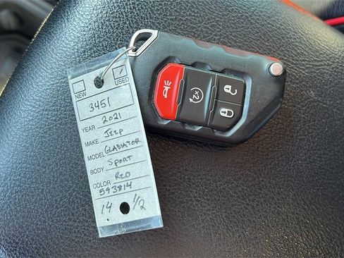 Used 2021 Jeep Gladiator Willys image 35