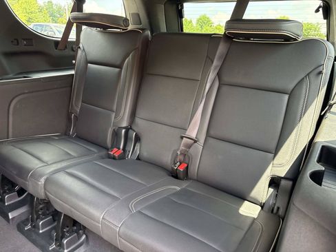 Used 2023 GMC Yukon XL SLT w/ SLT Luxury Package AWD/4WD image 31