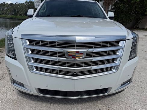 Used 2019 Cadillac Escalade Premium Luxury w/ LPO, Radiant Package AWD/4WD image 7