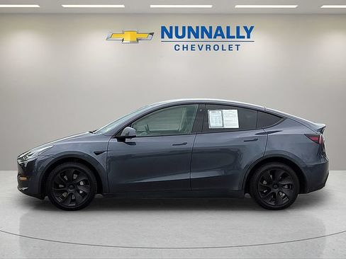 Used 2023 Tesla Model Y Long Range AWD/4WD image 2