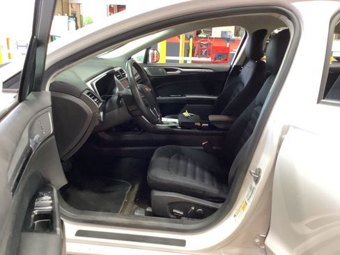 Used 2016 Ford Fusion SE FWD image 8