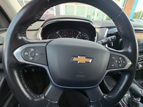 Used 2021 Chevrolet Traverse LT AWD/4WD image 16