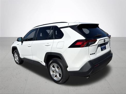 Used 2019 Toyota RAV4 LE w/ Carpet Mat Package AWD/4WD image 9