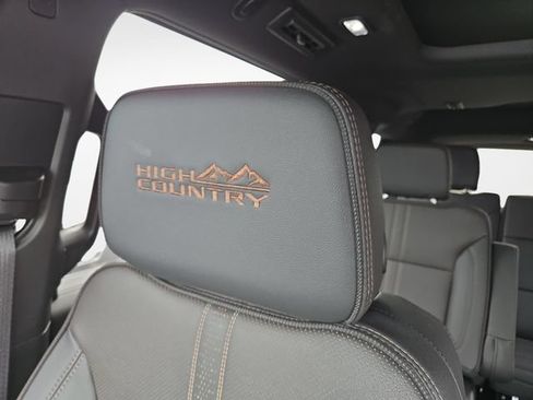 Used 2025 Chevrolet Tahoe High Country AWD/4WD image 31