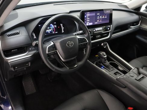 Certified 2025 Toyota Grand Highlander FWD image 13