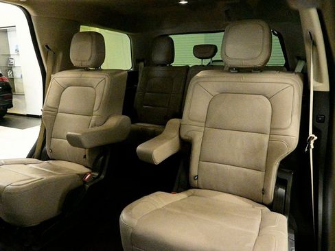 Used 2024 Lincoln Navigator Reserve image 16
